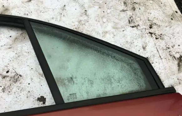 Renault Scenic II - Grand scenic II Front door vent window glass four-door 