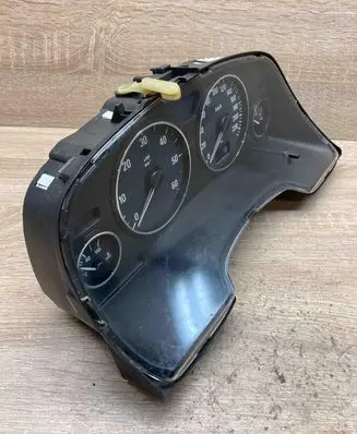 Opel Zafira A Speedometer (instrument cluster) 24461768JU 110080209 002