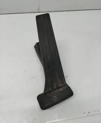 Accelerator throttle pedal