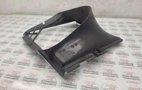 Volkswagen Touareg I Intercooler air channel guide 7L0117340