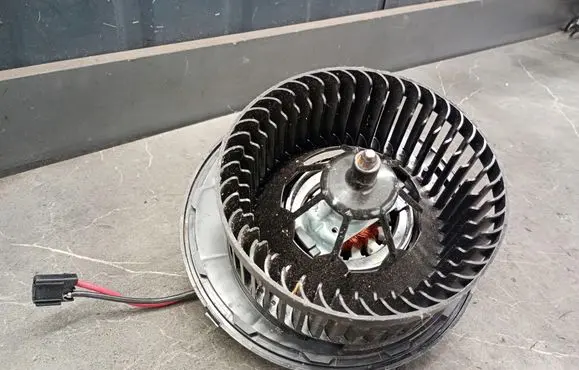 Volkswagen Touran III Heater fan/blower 5wb819021a