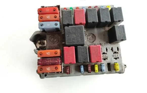 Alfa Romeo 147 Fuse module 51742420 318051