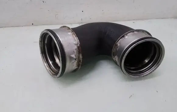 Volkswagen PASSAT B5.5 Intercooler hose/pipe