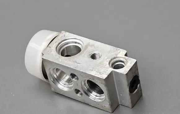 Air conditioning (A/C) expansion valve