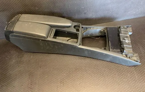 Mercedes-Benz C W204 Center console A2046800150 0005031010