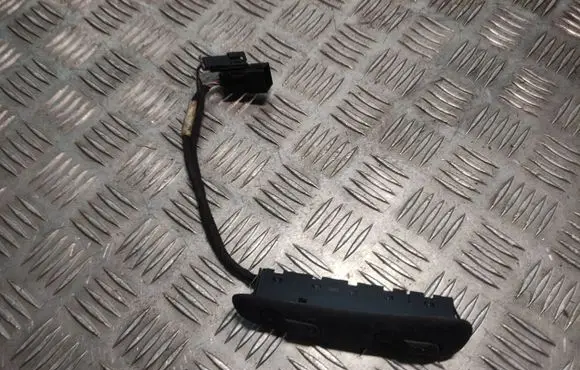 Opel Omega B1 Electric window control switch 4670401 467060