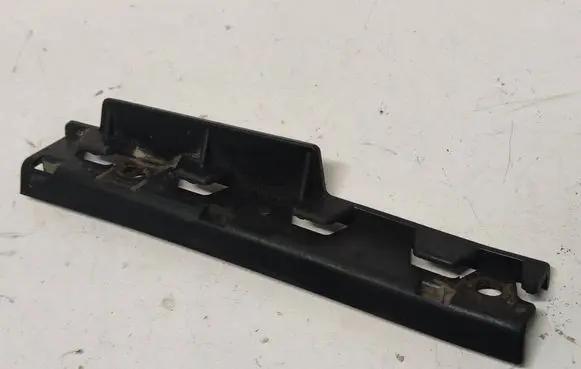 Front bumper mounting bracket