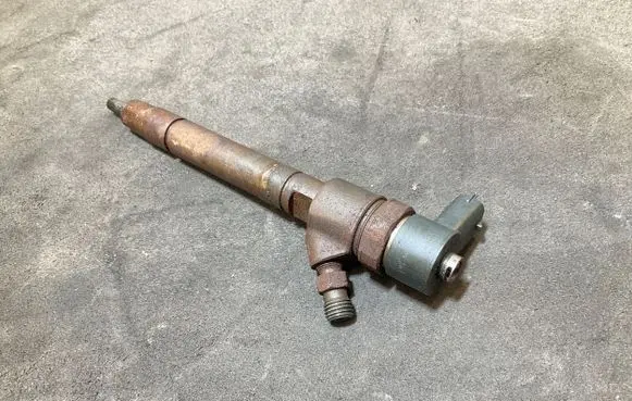 Volvo XC70 Fuel injector 30777526 0445110298