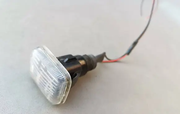 Land Rover Range Rover P38A Front fender indicator light