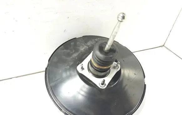 Volkswagen PASSAT B7 Brake booster 3C1614105AP