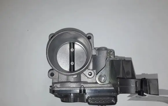Mazda 3 II Throttle valve PE0113640B