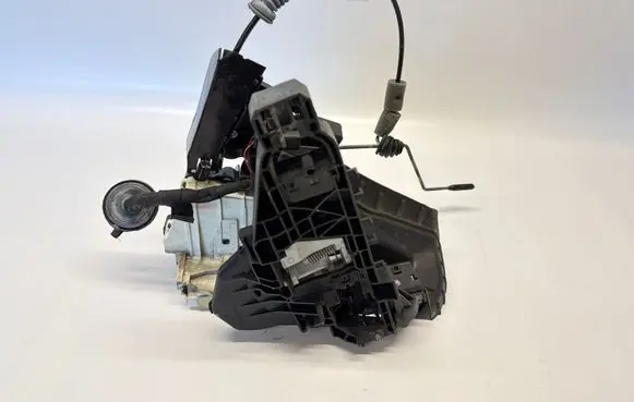 Mercedes-Benz ML W164 Front door lock A1647201335