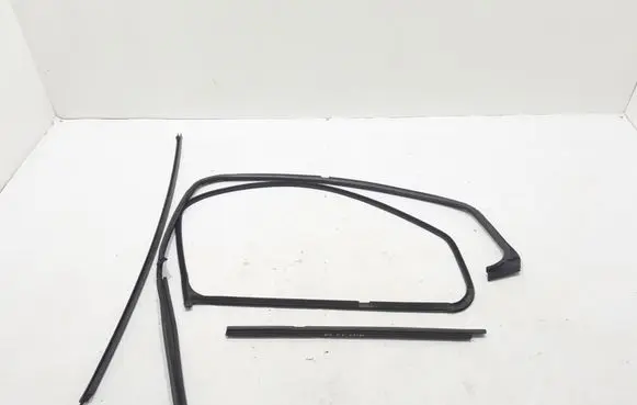 Renault Trafic III (X82) Front door rubber seal 803310480R