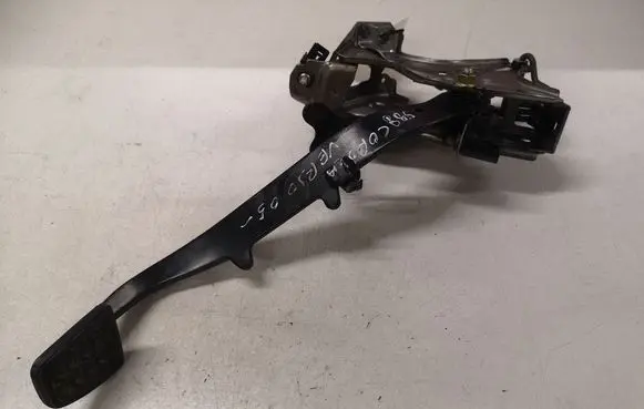 Toyota Corolla Verso AR10 Brake pedal