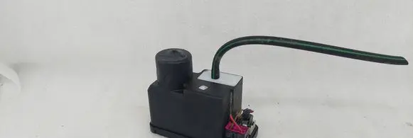 Audi A6 S6 C4 4A Central locking vacuum pump 4A0862257C