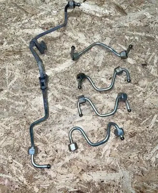 Nissan Qashqai Fuel injector supply line/pipe 1668400QAC 1681800Q0K 1681800Q0J