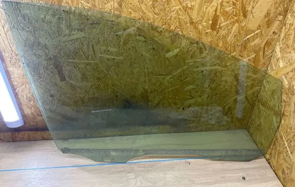Seat Alhambra (Mk2) Front door window glass four-door 7N0845202