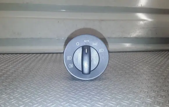 Skoda Octavia Mk2 (1Z) Light switch 1Z0941431J