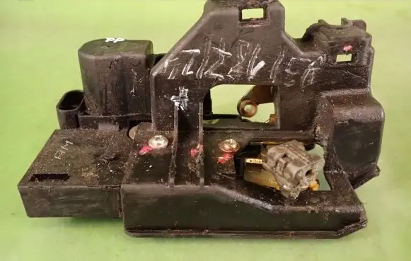 Chevrolet Epica Front door lock