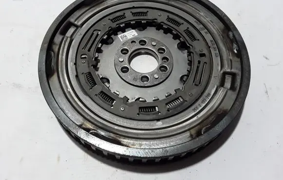 Renault Captur Dual mass flywheel 123105323R