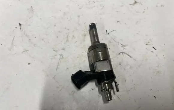 Ford Mustang VI Fuel injector JR3E9G929BA