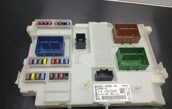 Volvo V60 Fuse module 31343677 BG9T14C256GA