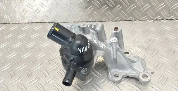 Toyota Yaris XP210 Thermostat/thermostat housing