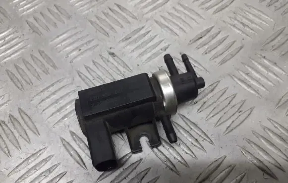 Volkswagen Bora Valve vacuum 1J0906627