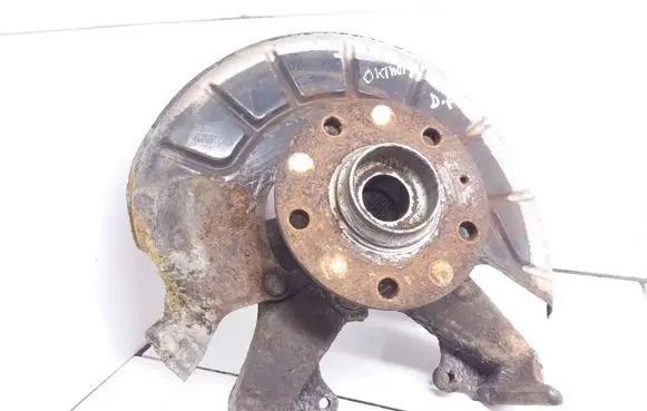 Skoda Octavia Mk2 (1Z) Front wheel hub spindle knuckle
