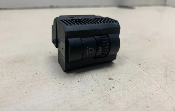 Volkswagen Polo Headlight level height control switch 6Q0941333B