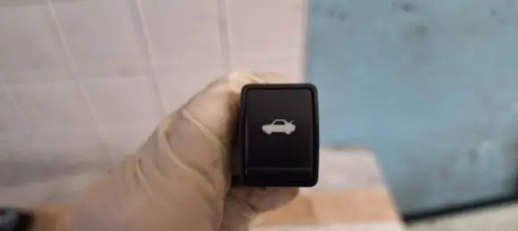 Nissan Altima Tailgate opening switch 