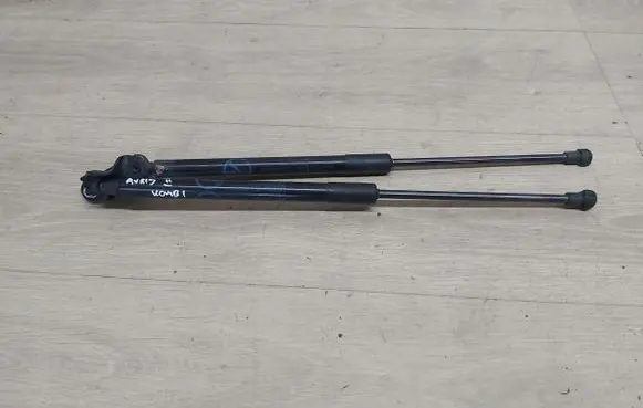 Toyota Auris E180 Tailgate strut 