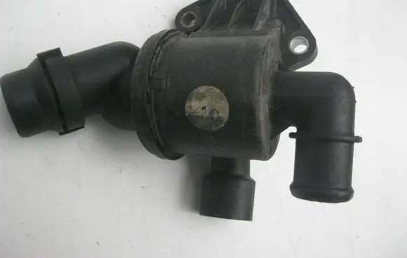 Audi A6 S6 C6 4F Thermostat/thermostat housing 03L121111D