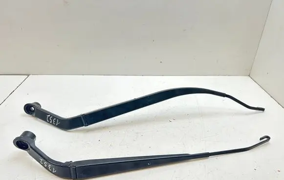 Mitsubishi Outlander Front wiper blade arm 8250 8249