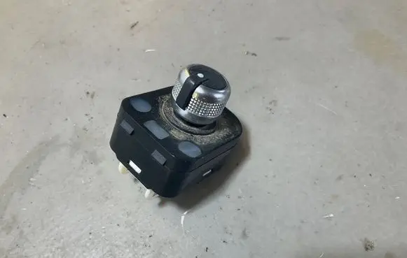 Audi Q3 8U Wing mirror switch 8U0959565C 151504S