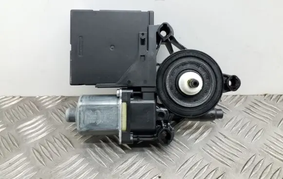 Volkswagen PASSAT B7 Front door window regulator motor 3C0959792C 3AA959702A