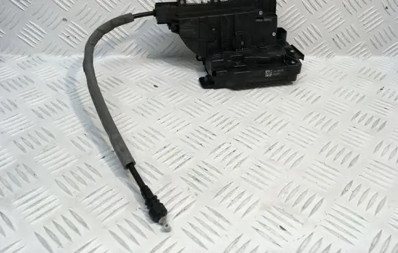 Mercedes-Benz Vito Viano W447 Front door lock A4477200135
