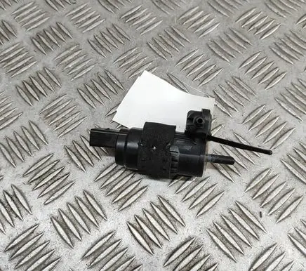 Volkswagen Touareg III Windscreen/windshield washer pump 8K9955647
