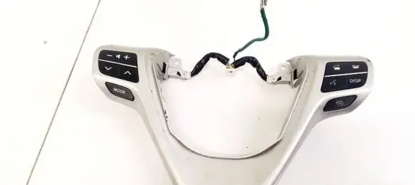 Steering wheel buttons/switches