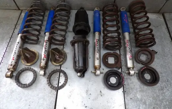 Land Rover Discovery Set of springs and shock absorbers (Front and rear) 