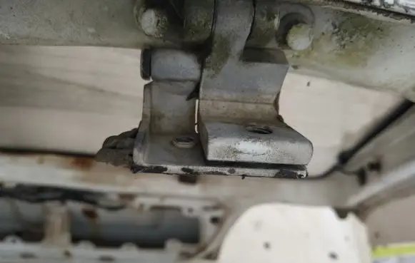 Volkswagen Golf III Tailgate/trunk/boot hinge