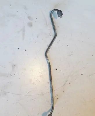 Toyota Avensis T250 Fuel injector supply line/pipe 