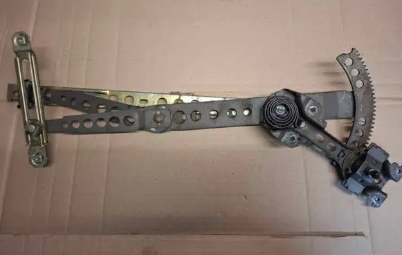 Mercedes-Benz W123 Front door manual window regulator 9660000990 00960