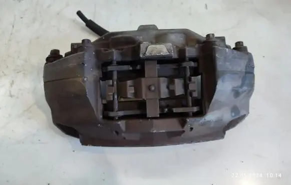 Mercedes-Benz C W205 Front brake caliper