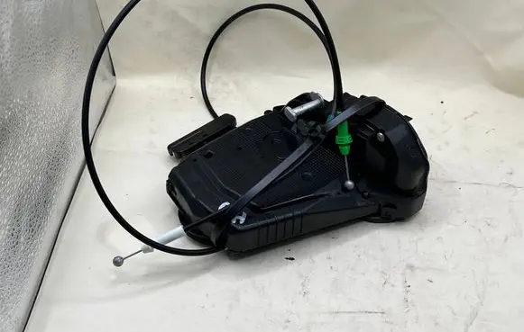 Toyota Yaris Rear glass lock/latch C479 690500D060