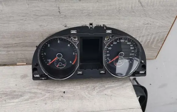 Volkswagen PASSAT B6 Speedometer (instrument cluster) 3C0920871T