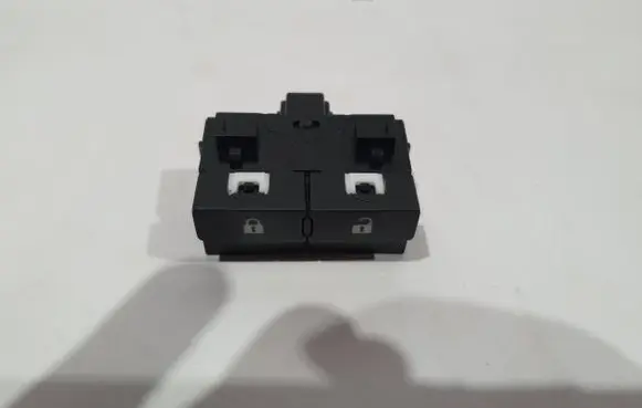 Nissan Qashqai J12 Central locking switch button PU7425