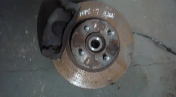 Nissan Note (E12) Front wheel hub spindle knuckle