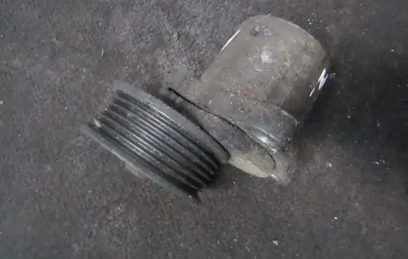Mazda 6 Generator/alternator belt tensioner