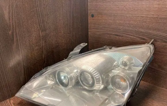 Ford Focus Headlight/headlamp 2M5113W030DE 1EL24604501